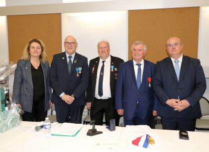 Remise de la médaille de la jeunesse et des sports à Bernard VIGNOL ...