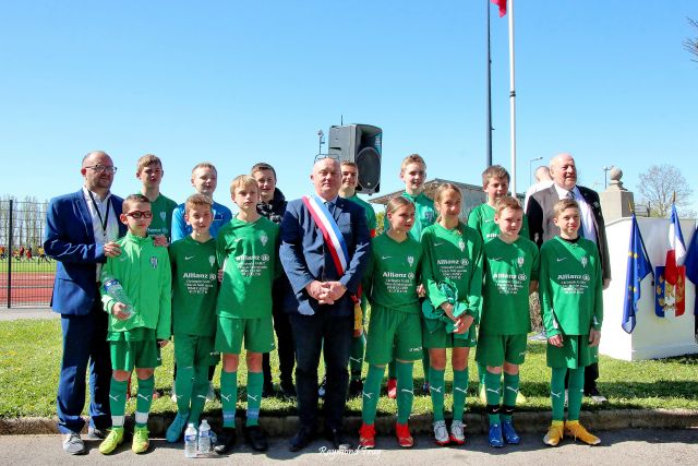 Cérémonie de la Paix au stade Louis Sandras ...