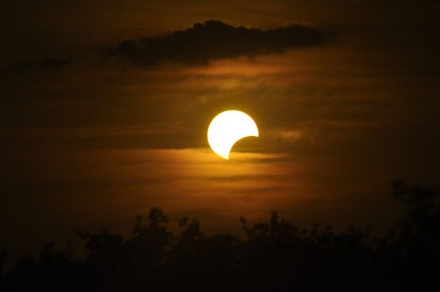 Eclipse de lune  et le cinquantième anniversaire du « premier pas sur la lune » ...