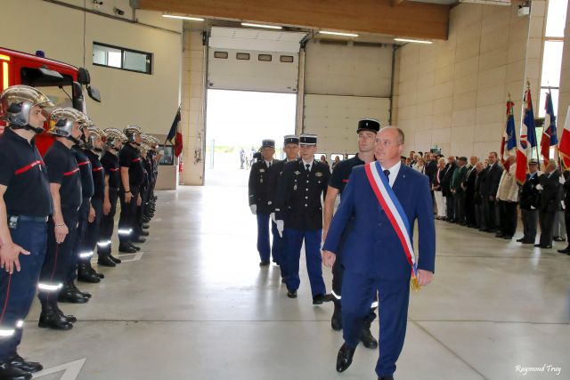 Le défilé du 14 juillet sous une fine pluie...