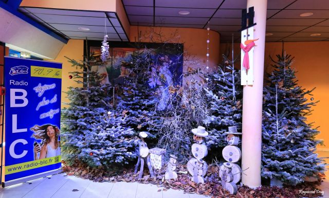 Le marché de Noël et sa patinoire ...