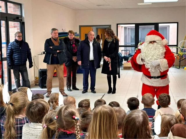 Le père Noël dans les écoles ...