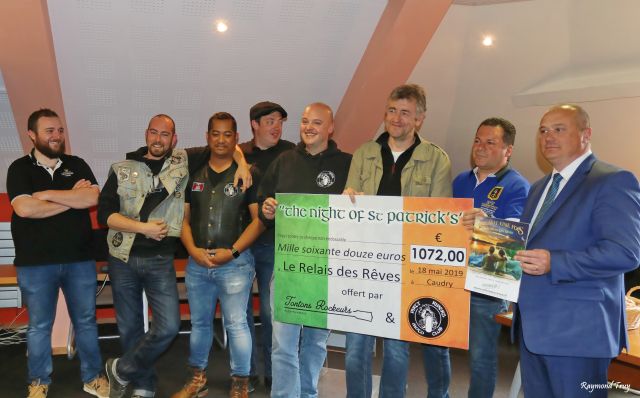 Les Tontons Rockeurs et le Dirty Riders remettent un chéque ...