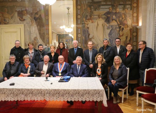 Remise de la médaille de la ville à Monsieur Thierry BASTIEN