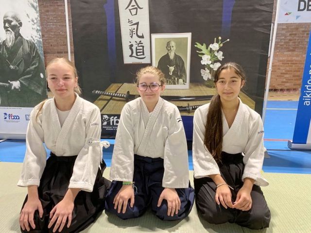 Remise de « Hakama** » à trois membres du club d'aïkido de Caudry ...