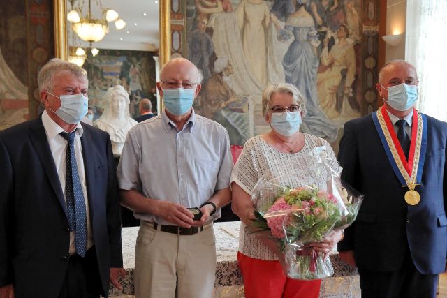 Remise de la médaille de la ville à Thierry GARAT ...