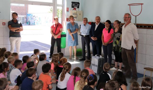 Remise de prix pour les "citoyens en herbe" ...