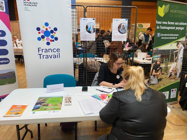 Succès du Salon métiers et formations à Caudry ...