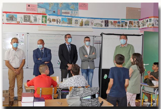 Remise des dictionnaires dans les écoles de Caudry ...