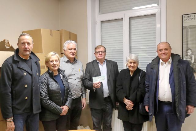 Traditionnelle remise de chèque au Centre Social Marliot Maupassant ...