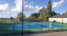 Création de deux terrains de tennis supplémentaires.