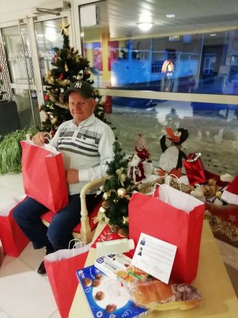 Distribution colis de Noël aux résidents des EHPAD 